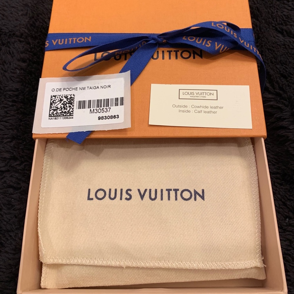 Louis Vuitton Bi Fold card wallet